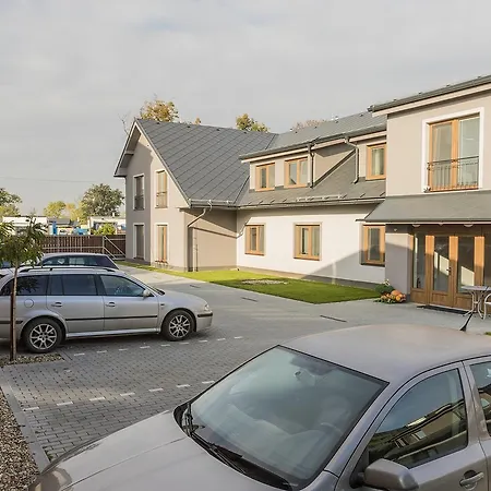 Penzion Holicky Dvur 3*